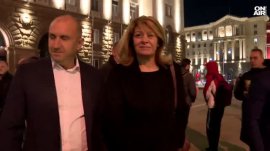 Демонстрация: Румен Радев и съпругата му си тръгнаха пеша от президентството