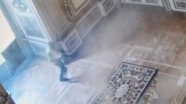 Появиха се ексклузивни кадри от дръзкия обир в Лувъра ВИДЕО