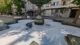 Фонтанът на площад Славейков пълен с пяна