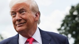 Нобелов лауреат за мир: Спрете "лудия" Тръмп