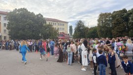 На над 127 000 ученици е отпусната еднократна помощ от 153 евро