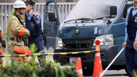 Мъж намушка с нож и заля с белина 15 души в завод в Япония