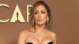 Дженифър Лопес забавлява гостите на милиардерска сватба в Индия