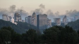 Задава ли се огромна атака: Руското МВнР призова чужденците да напуснат Киев