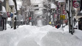Сняг над 4 метра натрупа в префектура в Япония, загинали са 30 души 