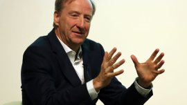 Бившият шеф на MI6: Путин свиреше на Тръмп като цигулка, но сега преигра картите си