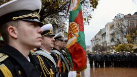 В кадър: Никулден във Варна с военен ритуал, молебен и курбан