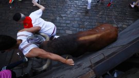 В кадър: Бикове, викове и яко алкохол на "Сан Фермин"