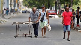 Министърка: В Куба няма просяци, а хора, преоблечени като просяци