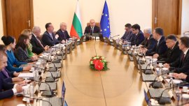 Радев отчете: Имаме "Спартан" и пет вертолета срещу пожарите