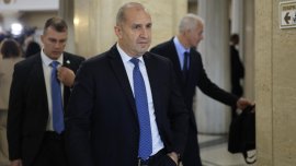 Радев призова курсантите от МВР да не преминават към "тъмната страна"
