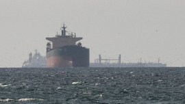 САЩ свали ирански дронове, насочени към търговски кораби