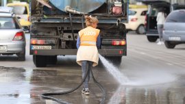 Миенето на улиците в София продължава в осем района