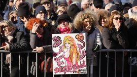 Стотици фенове, включително Марин льо Пен, изпратиха Брижит Бардо в последния й път СНИМКИ