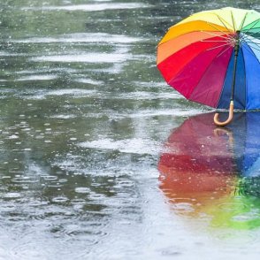 И днес чадъри, дъждовете спират чак в неделя 