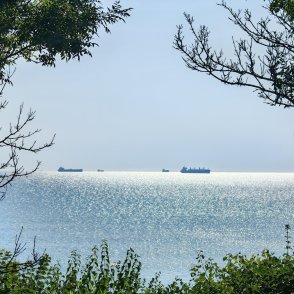Слънчево ще е времето утре, на места следобед ще превали