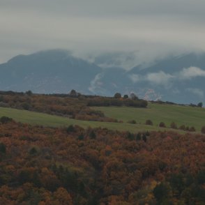 Мъгли в низините днес, на запад слънцето ще се показва