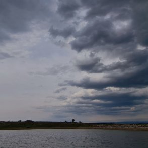 Времето днес: Облачно с валежи от дъжд