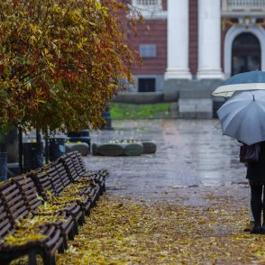 Времето утре: Облачно, на много места ще вали