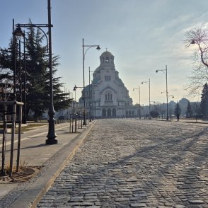 Днес ясно и ветровито, сутринта опасност от слани