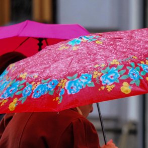 Облаци и дъжд, максималните температури ще са от 7 до 17 градуса