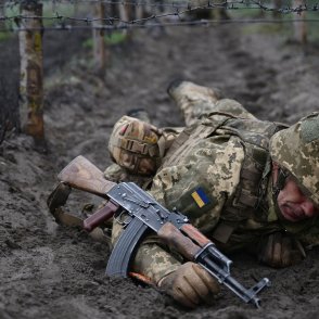 Руски доброволци в Украйна: Защо се сражават срещу Путин въпреки риска от депортиране?