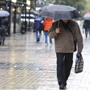 Оранжев код за проливни дъждове в 5 области днес