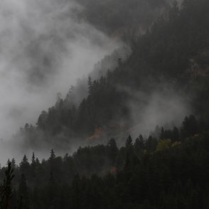 Времето днес: Облачно и ветровито