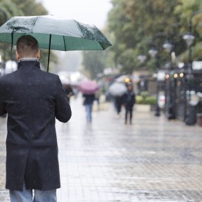 Времето днес: Застудява още, на много места ще вали