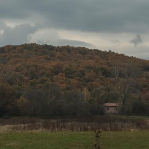 Днес облачно и ветровито, но все още топло