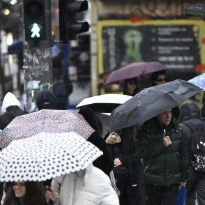 Понижение на температурите утре, ще вали дъжд и сняг