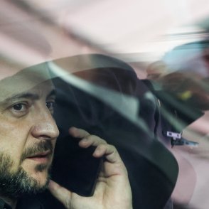 Зеленски губи връзка с реалността: Обеща поръчка на 250 изтребителя, а пари?