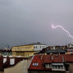До обяд слънце, следобед дъжд на изток и в планините