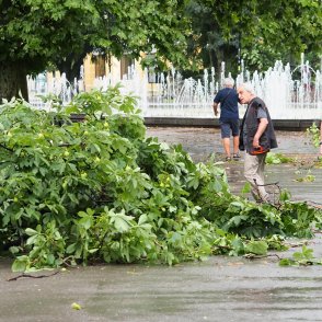 Опасно време днес: Оранжев код за бури и градушки 8 области