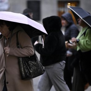 Времето днес: Оранжев код за валежи за Смолян и Кърджали