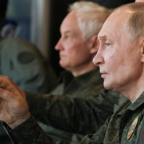 Защо жените влизат в руската армия: за пари, за облаги, от патриотизъм?