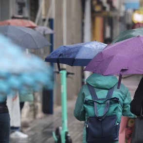 Студено, мъгливо и дъждовно ще е времето утре