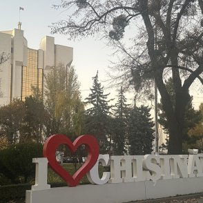 Кишинев - градът, в който виното обединява Гьоринг, Георги Първанов, Гагарин и Путин