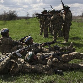 Невидимият враг на фронта: Бактерии, срещу които лекарствата не действат
