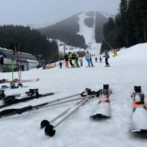 Добри условия за ски в планините, съоръженията работят