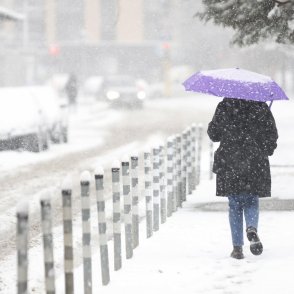  До обяд утре снегът ще спре в цялата страна