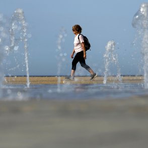 Времето утре: Жега, но на места ще превали