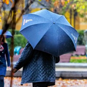 Времето утре: Валежи от дъжд, преминаващи в сняг