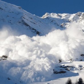 Три лавини за ден са паднали в района на Седемте рилски езера