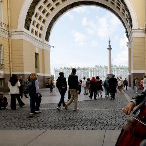 Има ли паника: Руснаците масово изнасят пари извън страната, кешът стана предпочитан
