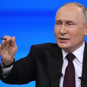 Путин и неговите роли: Какво са знаели германските тайни служби?