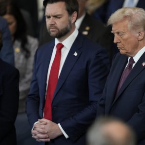 Евангелската свещена война: Защо някои християни смятат, че Тръмп ще сложи край на света