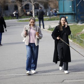 Силен вятър и понижение на температурите днес