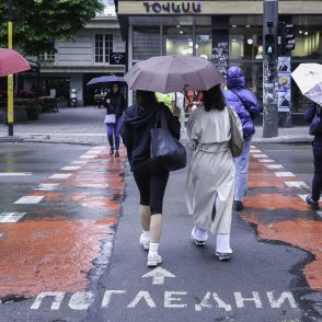 Днес силен вятър, дъжд, на места градушка