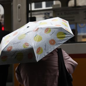 Днес дъжд, гръмотевици и бързо захладняване  
